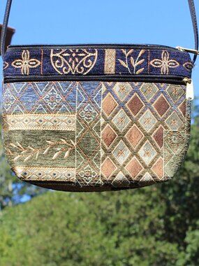NWOT DANNY K BEVERLY HILLS CA W/ ADJUSTABLE STRAP FROM INSIDE  TAPESTRY PURSE